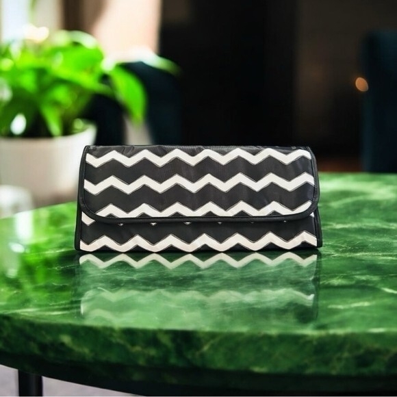 Thirty-One Handbags - Thirty-One Thermal Tote Black White Chevron Flat Pouch Nylon Lunch Bag New